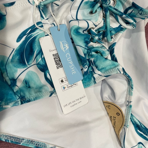 Cupshe bathing suit bottom. High waist. Size M. NWT. Tie detail on front. - Picture 2 of 6